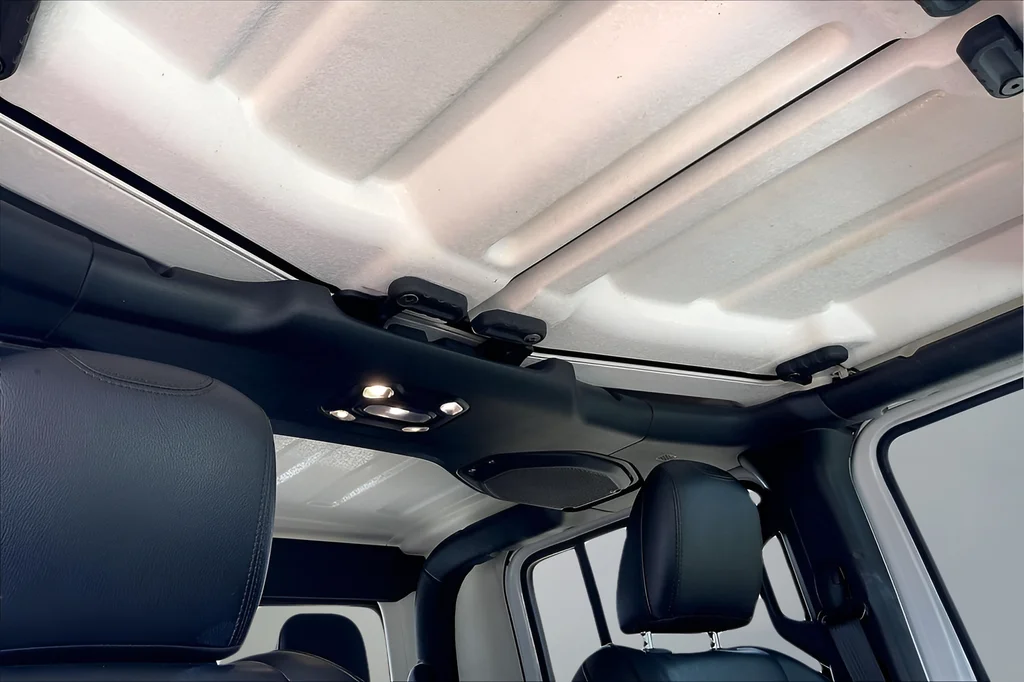 Used 2023 White Jeep Texas Trail image 28