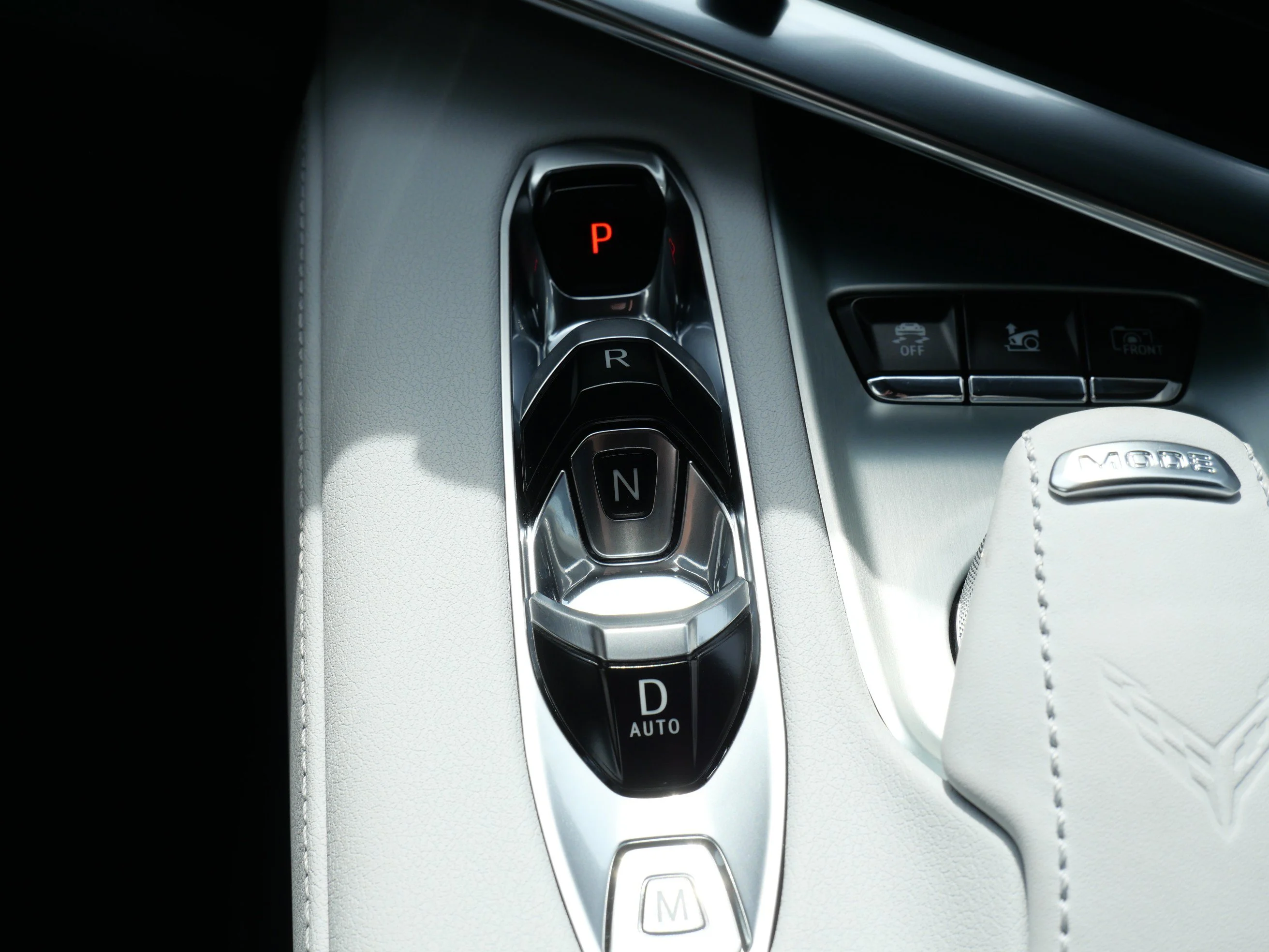 Used 2023 Arctic White Chevrolet 2LT image 18