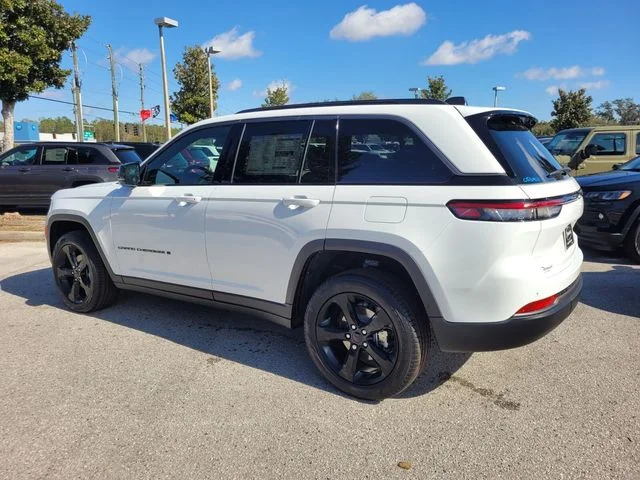 New 2026 Bright White Clear-Coat Exterior Paint Jeep Limited image 10