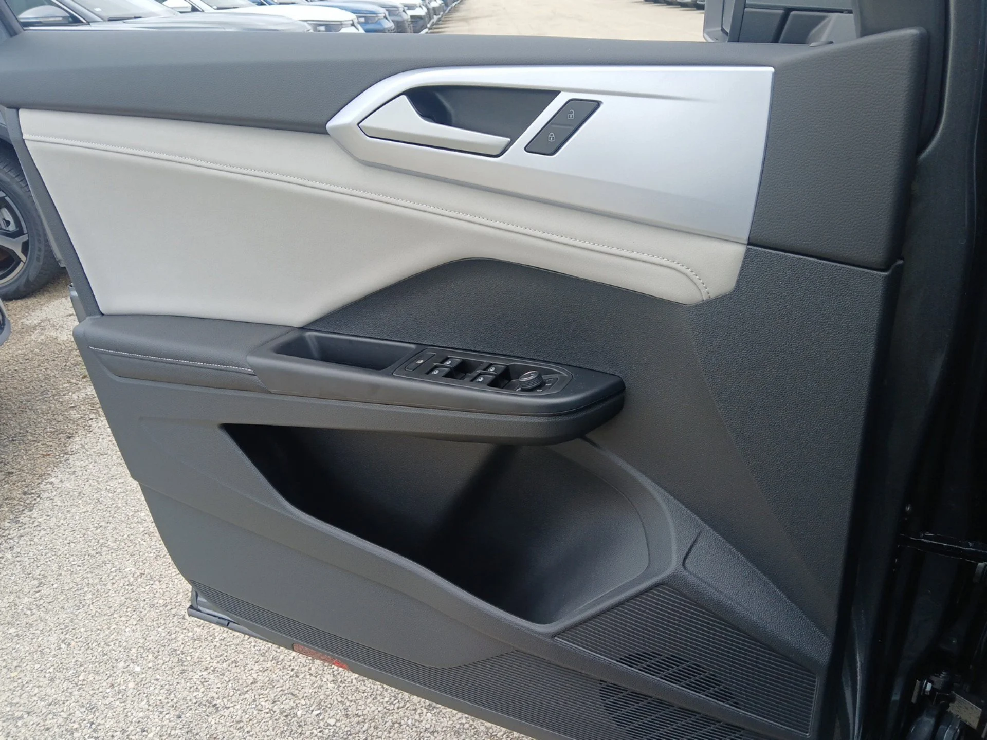 New 2026 Platinum Gray Metallic Volkswagen 1.5T SE image 16
