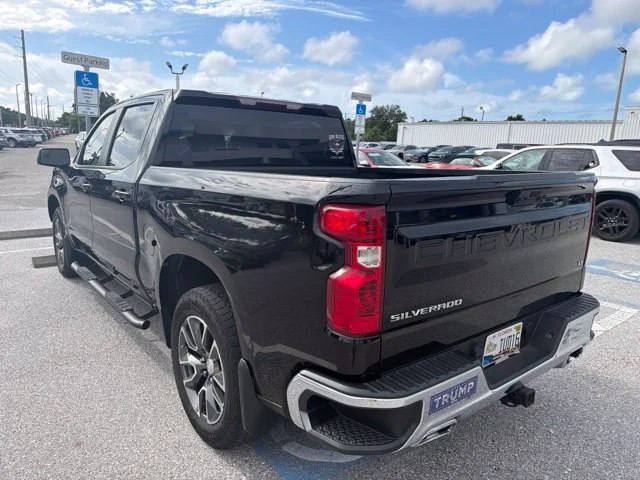 Used 2022 BLACK Chevrolet LT image 3