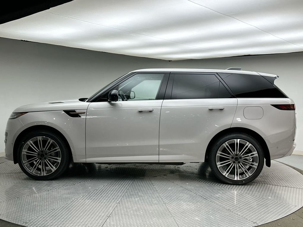 Used 2026 Borasco Grey Metallic Land Rover Dynamic SE image 10