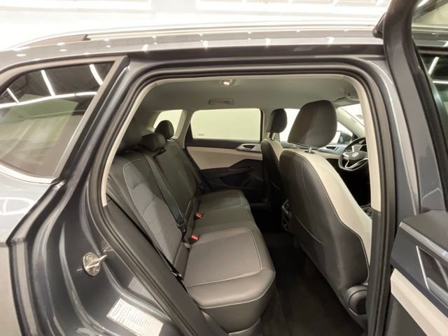 Used 2025 Gray Volkswagen 1.5T SE image 25