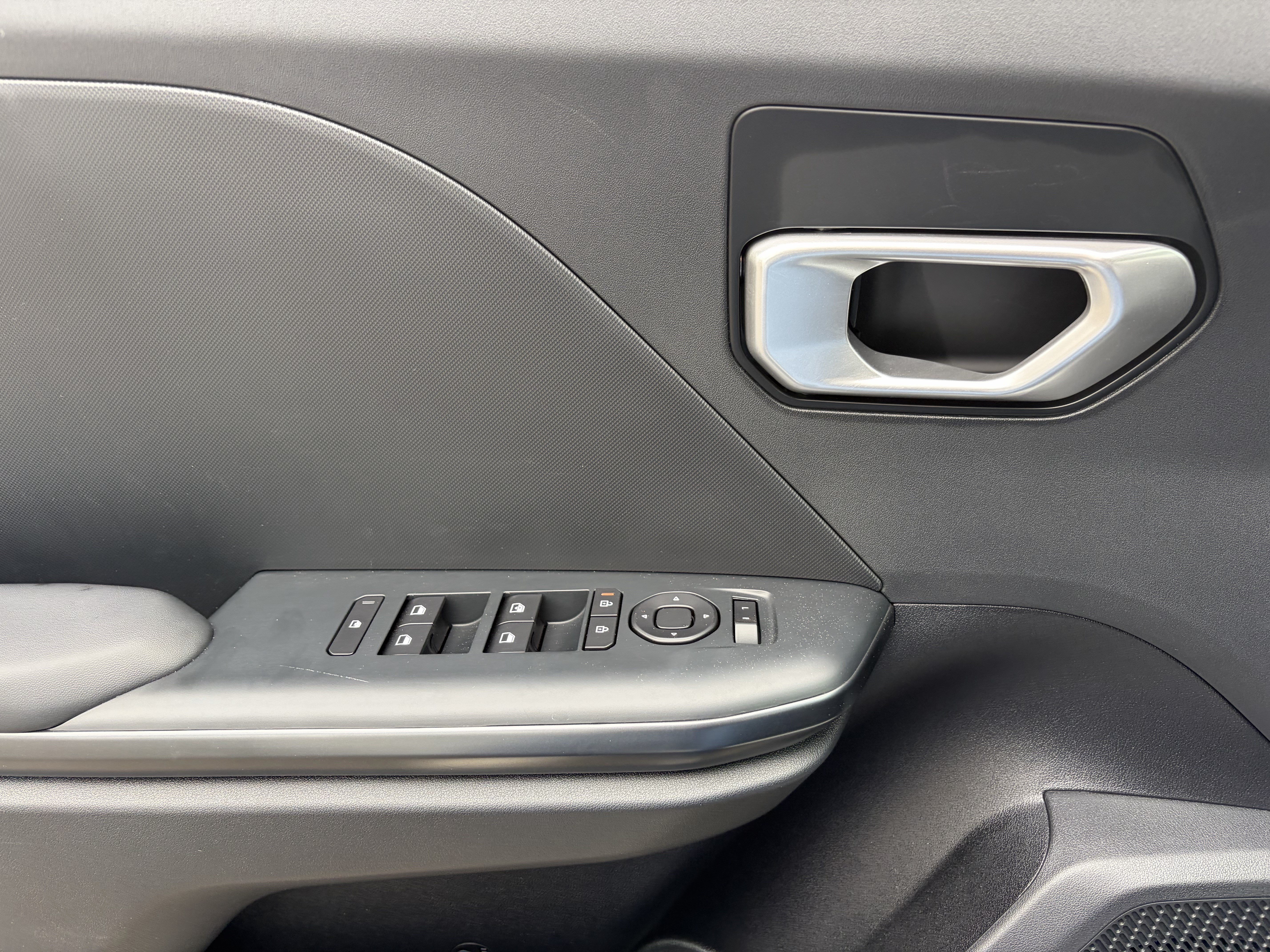 New 2026 Snow White Pearl Kia LXS image 20