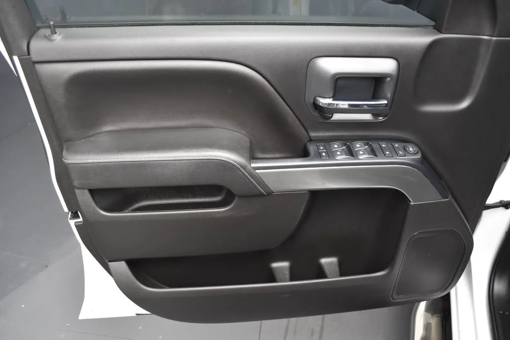 Used 2019 Summit White Chevrolet LT image 19