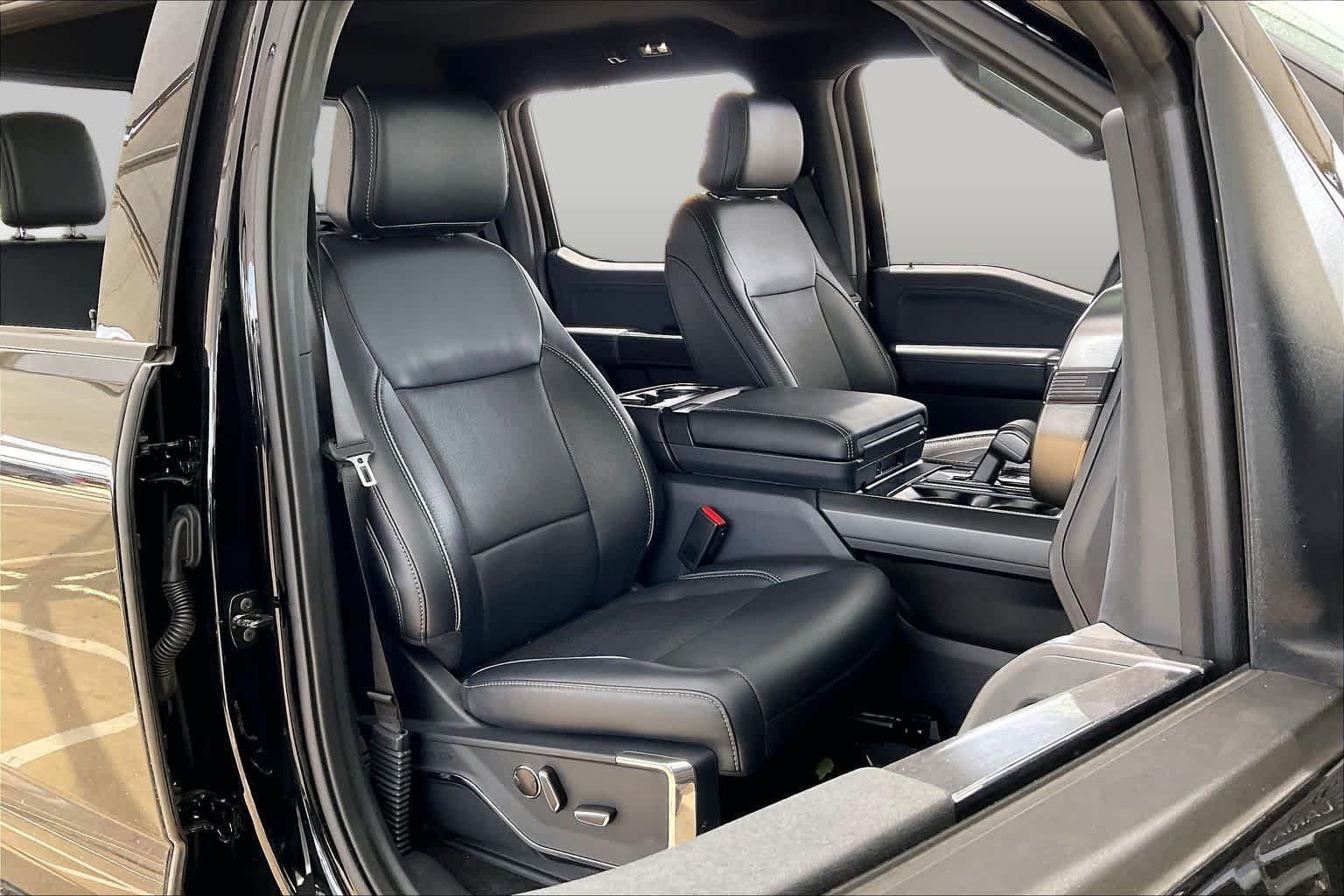 Used 2024 Agate Black Metallic Ford LARIAT image 9