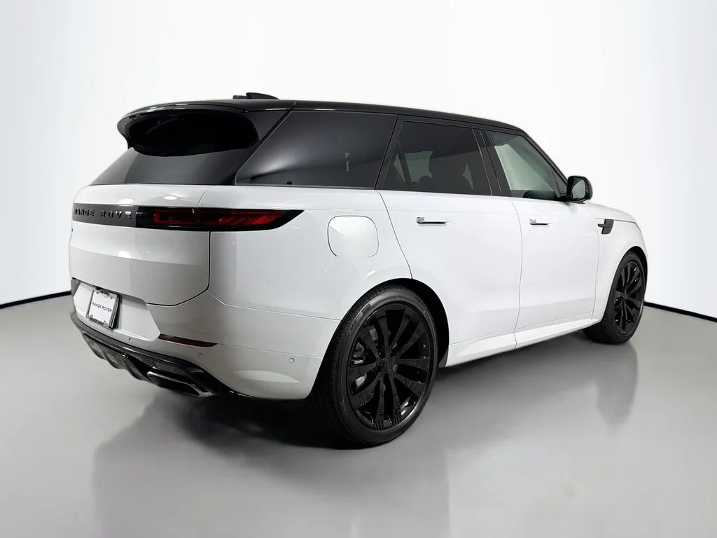 New 2026 Fuji White Land Rover Dynamic SE image 5