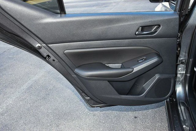 Used 2025 Silver Nissan 2.5 S image 17