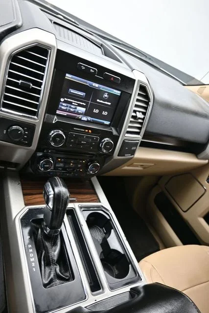 Used 2015 White Ford Lariat image 21