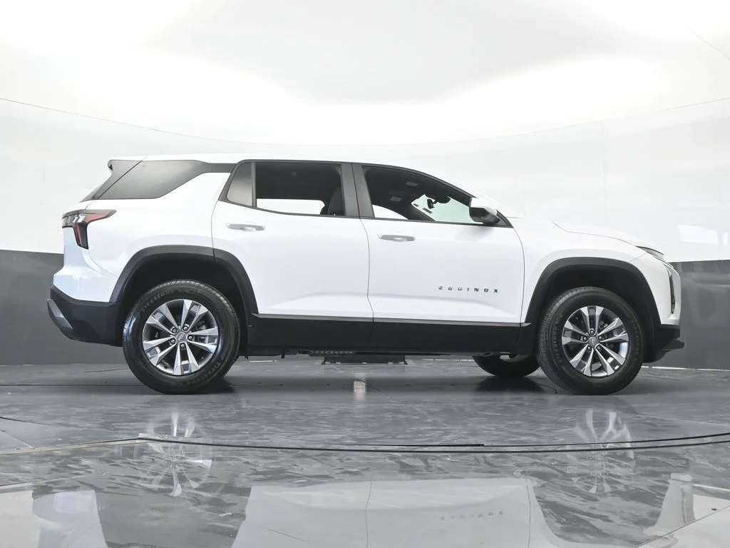Used 2025 Summit White Chevrolet LT image 65