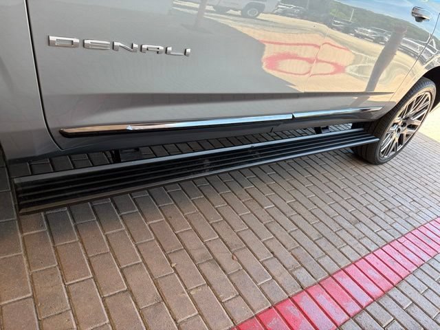 2026 GMC Yukon XL Denali Ultimate - Photo 12