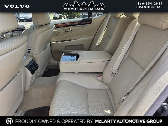 Used 2016 Red Lexus 460 image 19