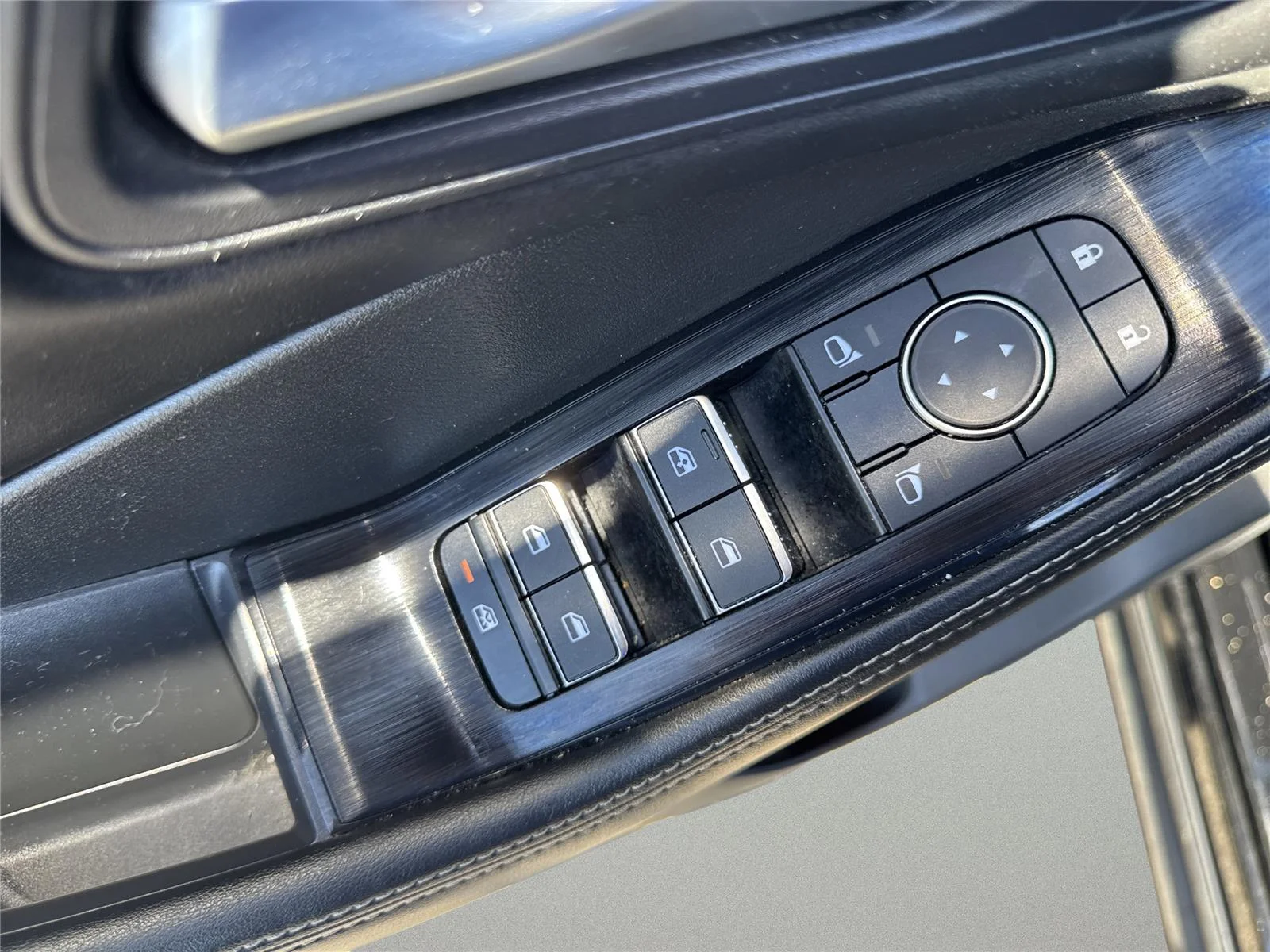 Used 2023 Super Black Nissan SL image 18