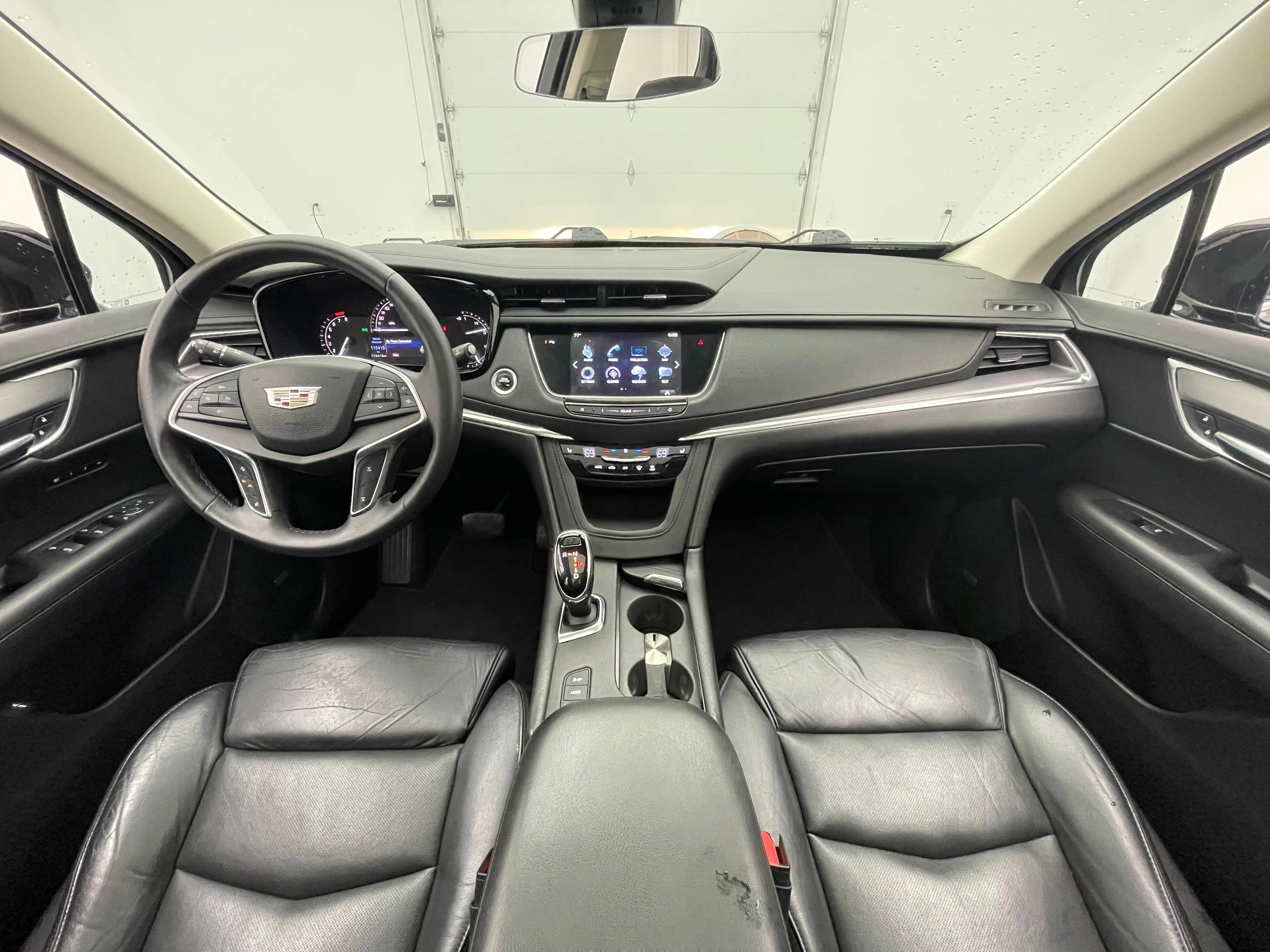 Used 2017 Stellar Black Metallic Cadillac Luxury image 3