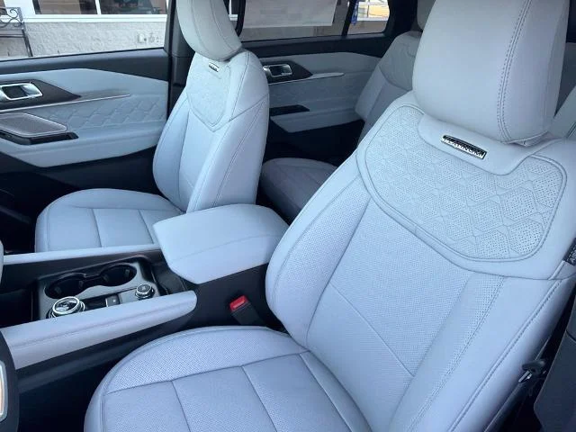 New 2027 Star White Metallic Tri-Coat Ford Platinum™ image 39