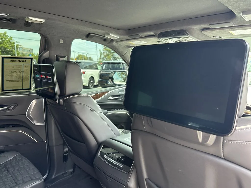 Used 2023 White Cadillac Sport Platinum image 16