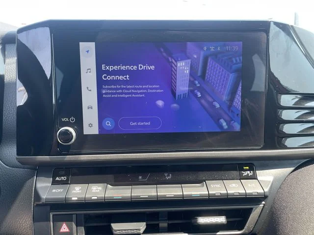 2025 Toyota Camry LE - Photo 24