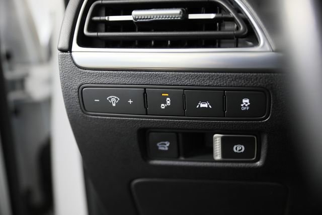 Used 2020 White Hyundai Limited image 11