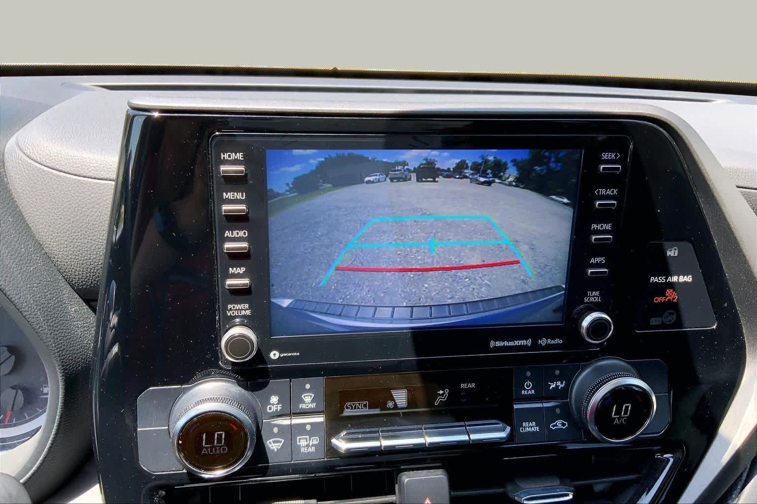 Used 2022 Wind Chill Pearl Toyota LE image 29