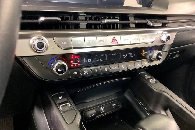 Used 2025  Kia S image 13