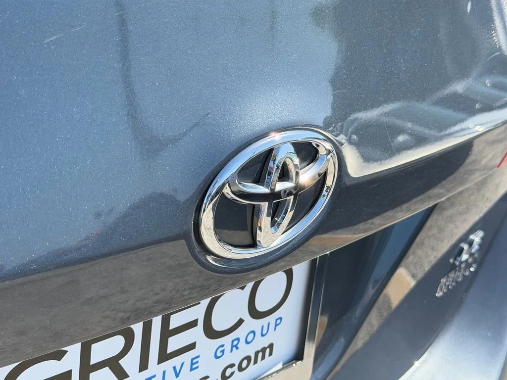 Used 2015 Gray Toyota LE image 15