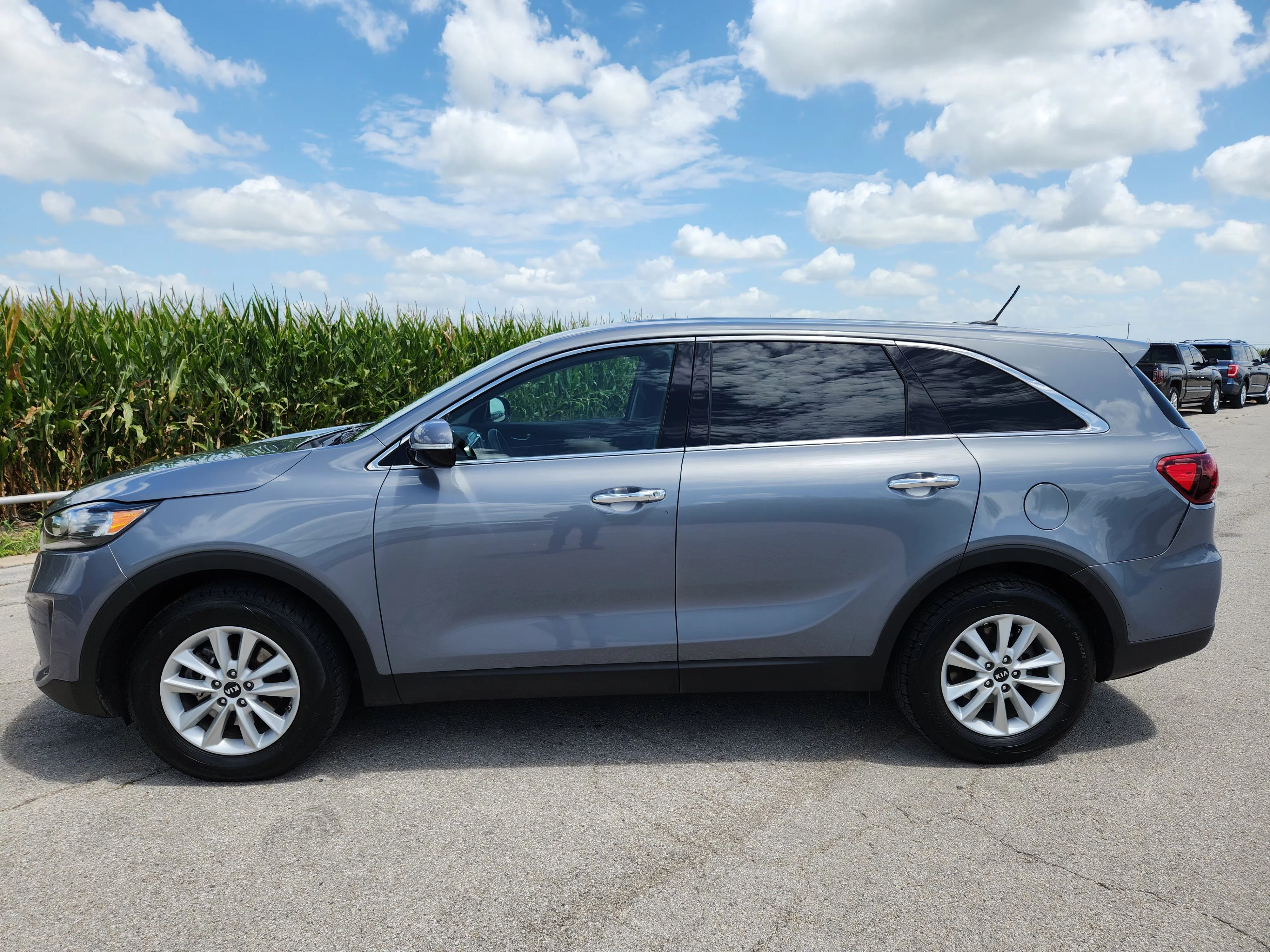 Used 2020 Everlasting Silver Kia L image 4