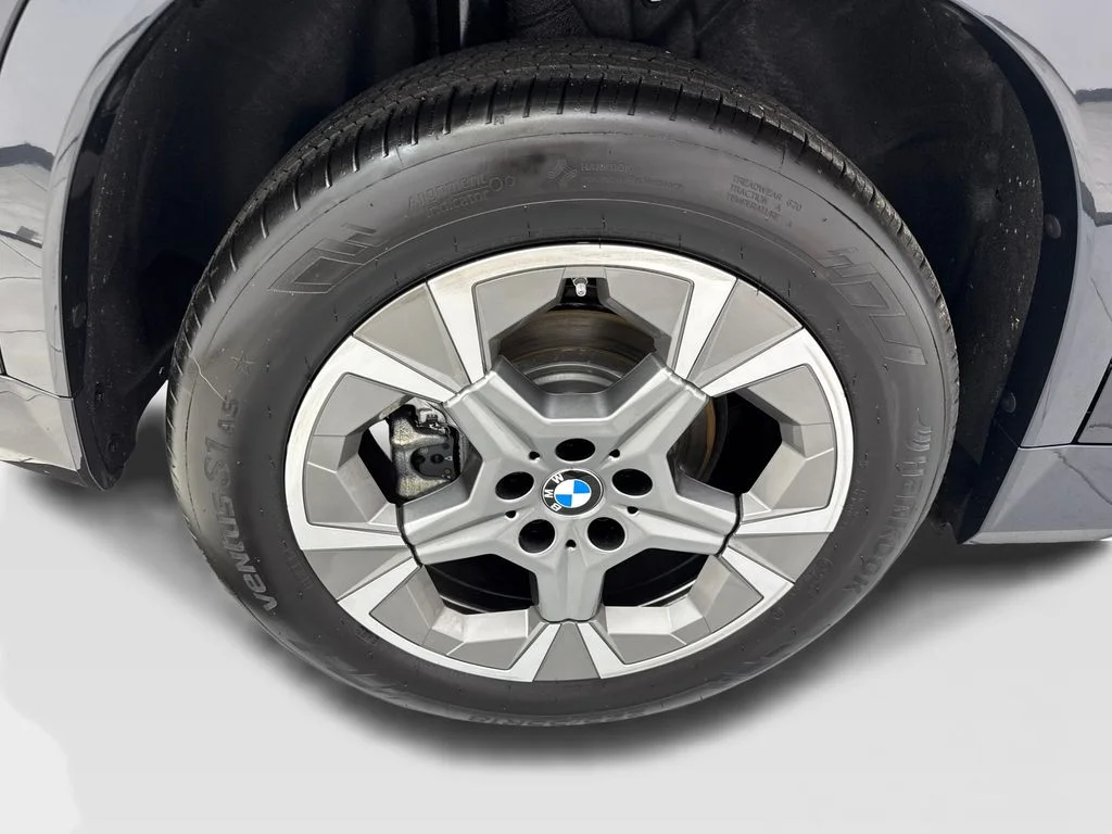 Used 2026 Black BMW xDrive28i image 84