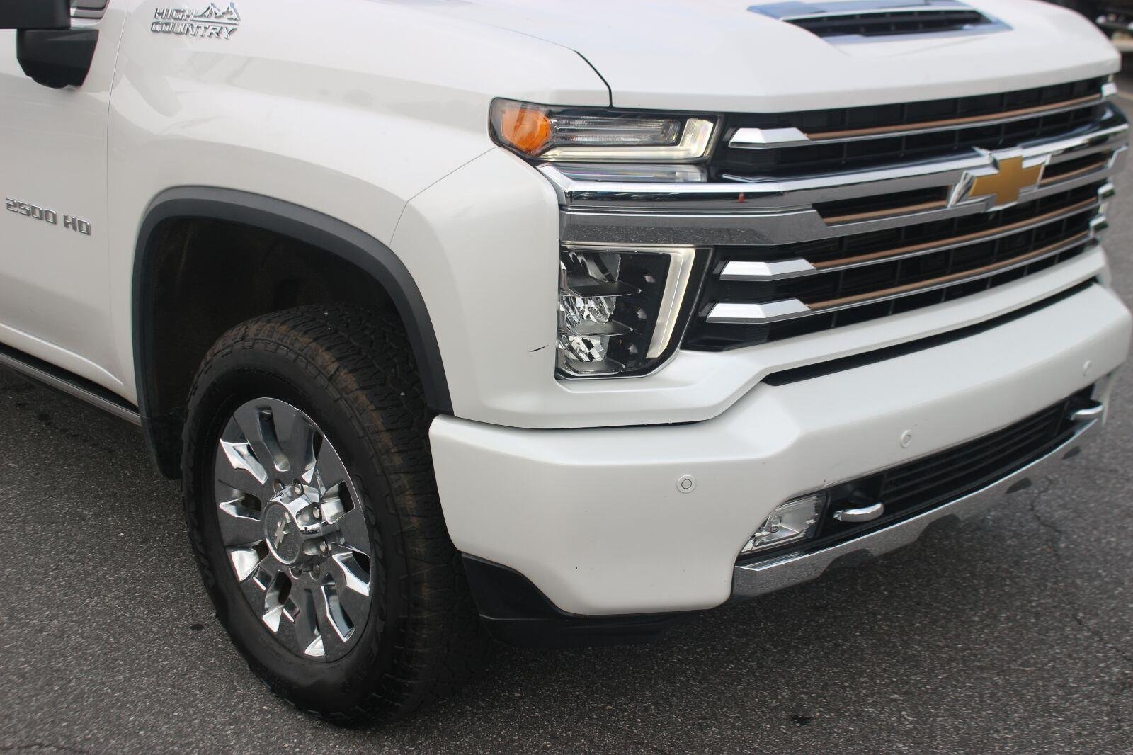Used 2023 IRIDESCENT PEARL TRICOAT Chevrolet High Country image 9