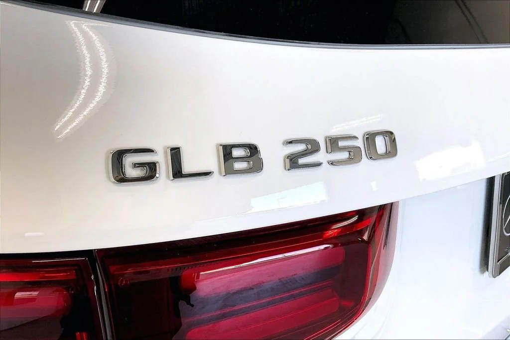 New 2026 Polar White Mercedes-Benz GLB 250 image 27