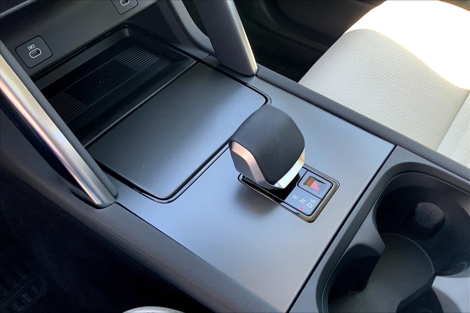 Used 2025 Eiger Grey Metallic Land Rover S image 7