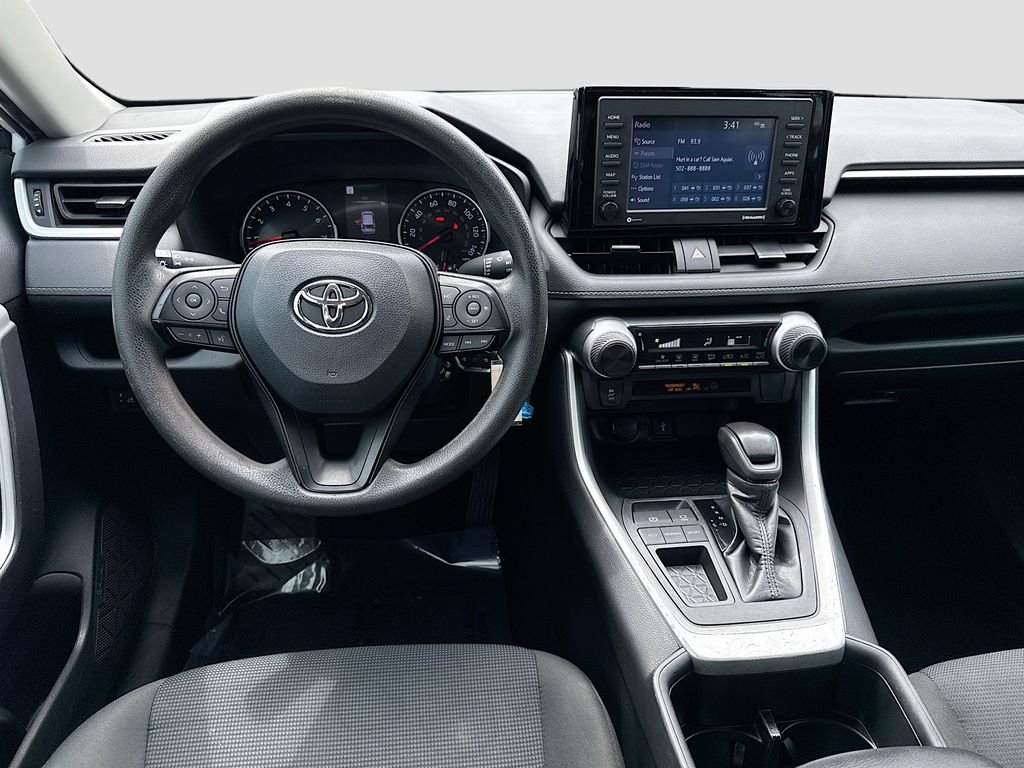 Used 2022 White Toyota LE image 20
