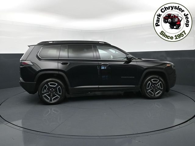 New 2026 Diamond Black Crystal Pearl-Coat Exterior Paint Jeep Limited image 6