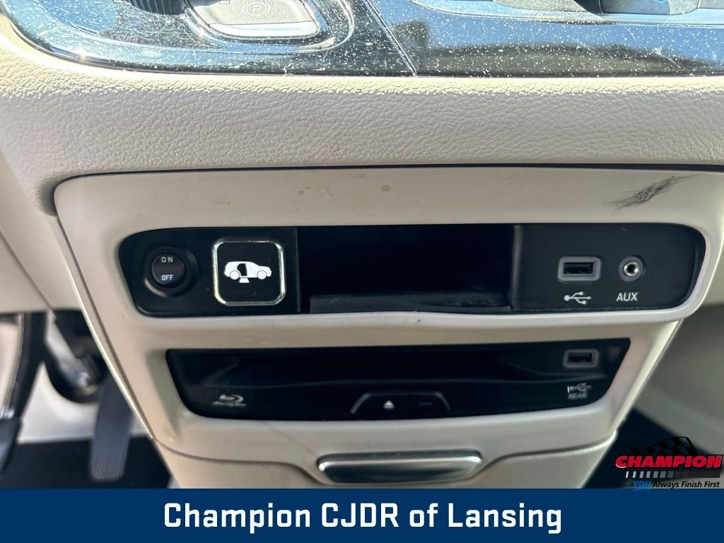 Used 2017 White Chrysler Touring L Plus image 31