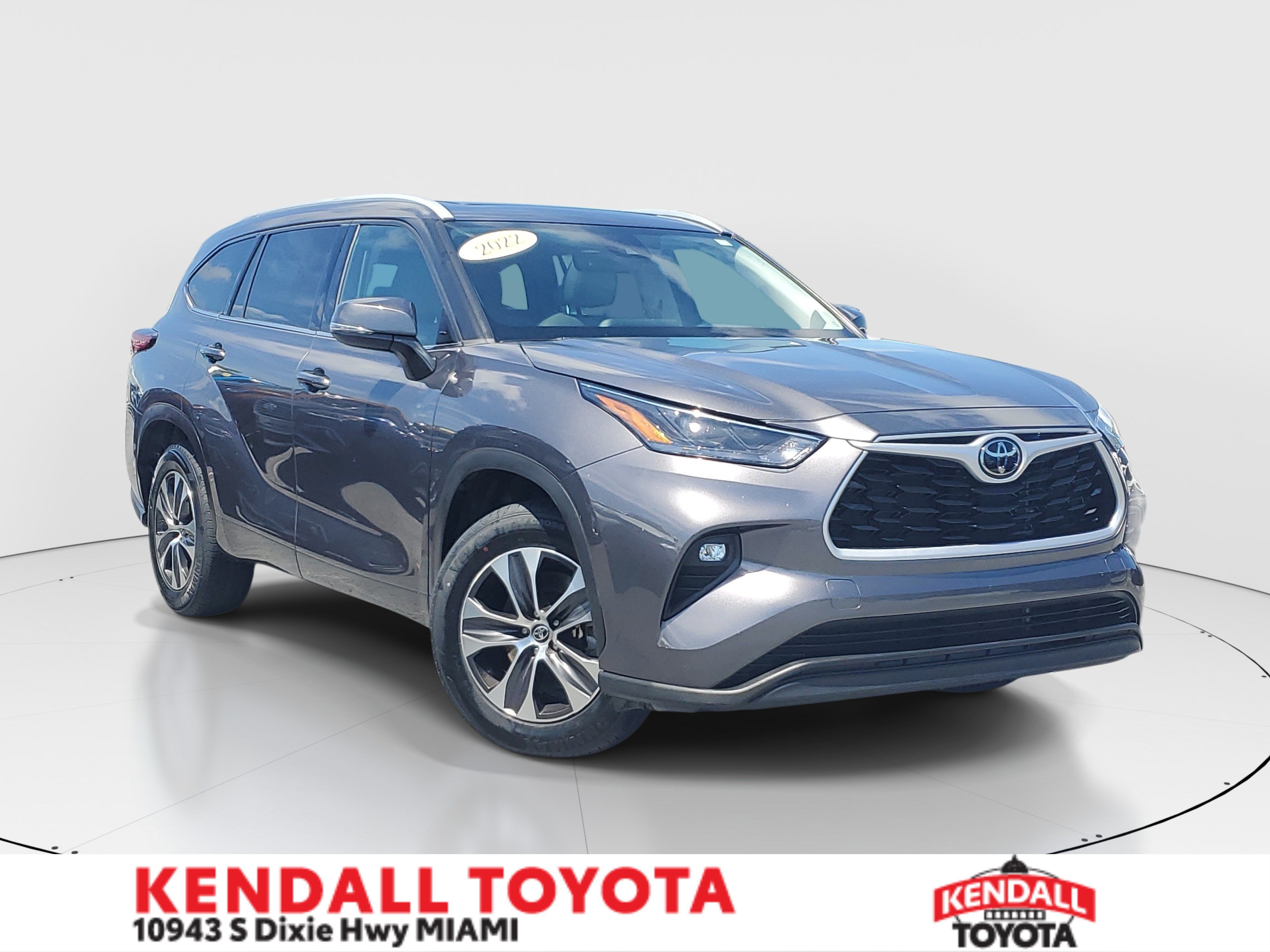 パンダ様グレー Used 2022 Toyota Highlander XLE SUV in Miami #T51403A | Kendall Toyota