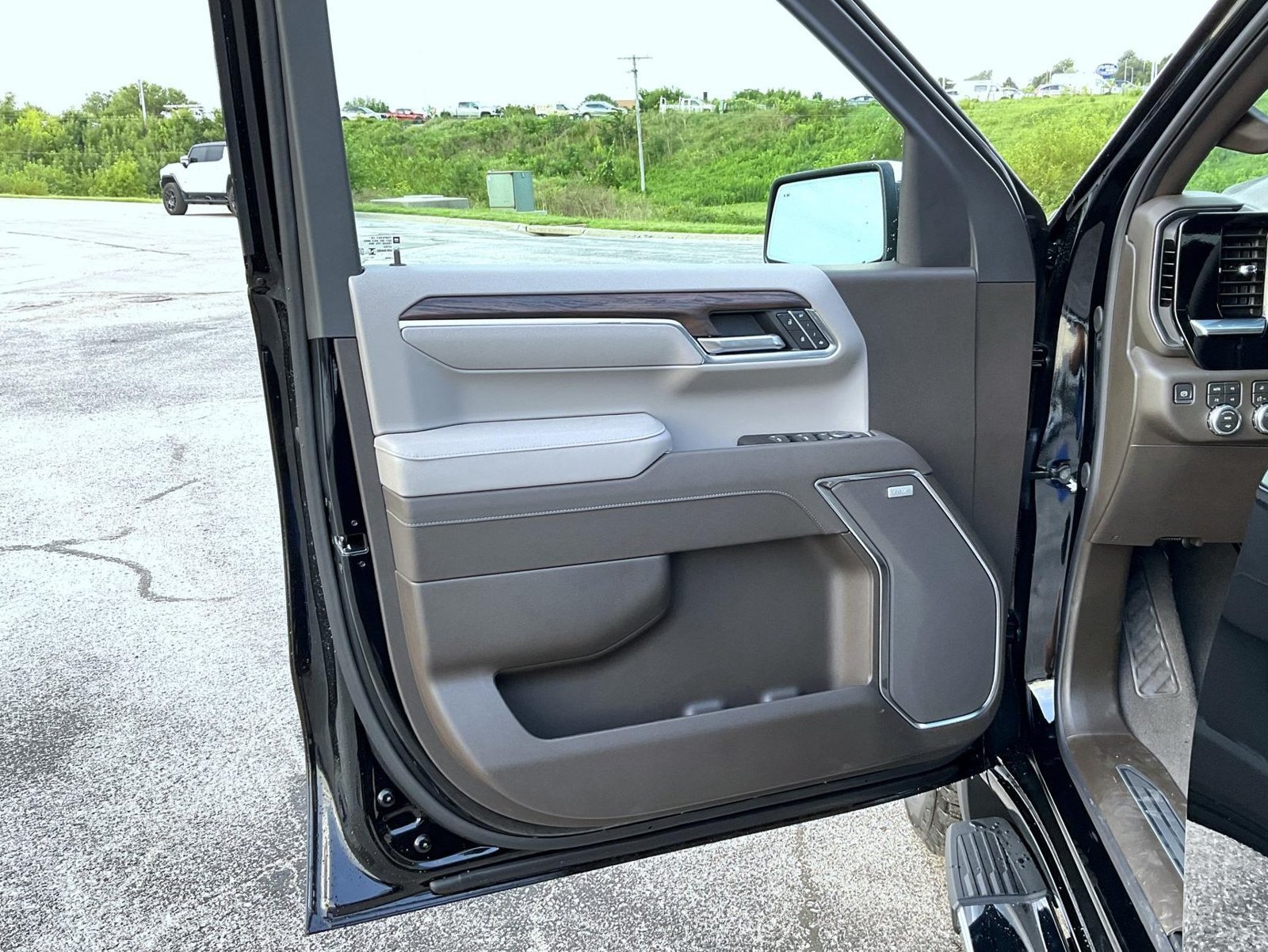 2026 GMC Sierra 1500 SLT - Photo 9