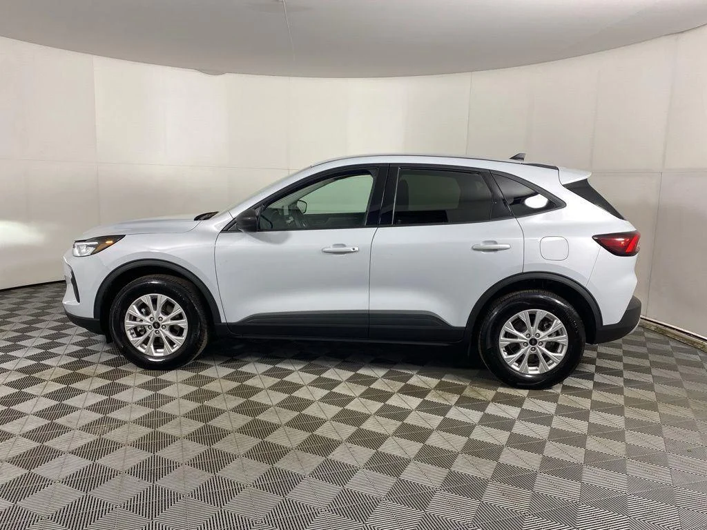 Used 2025 Silver Metallic Ford Active image 7