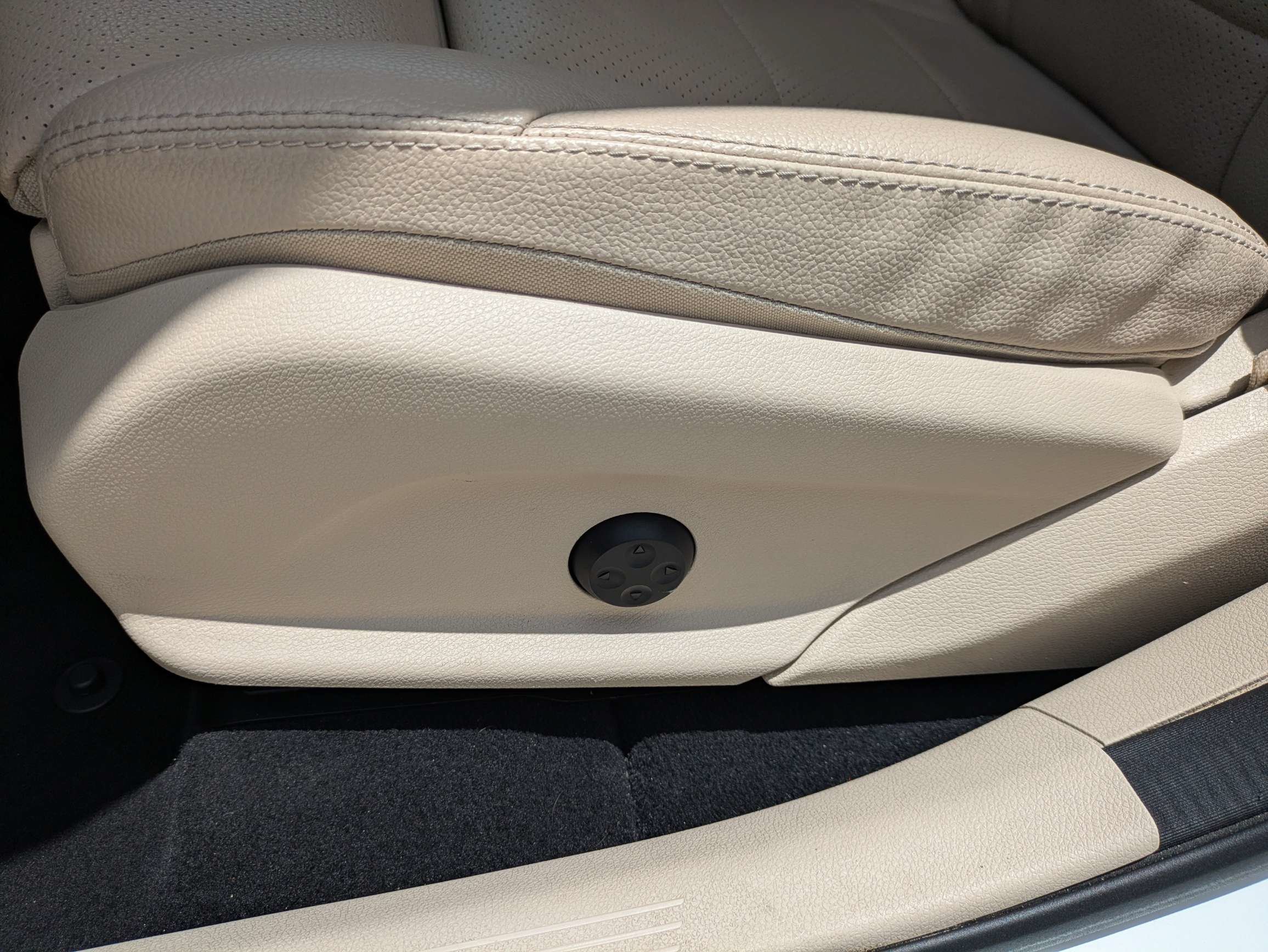 2022 Mercedes-Benz GLC GLC300 - Photo 22