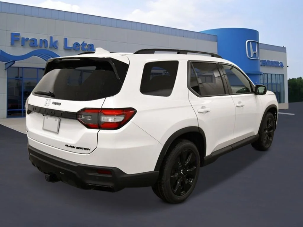 New 2026 Platinum White Pearl Honda AWD Black Edition image 5