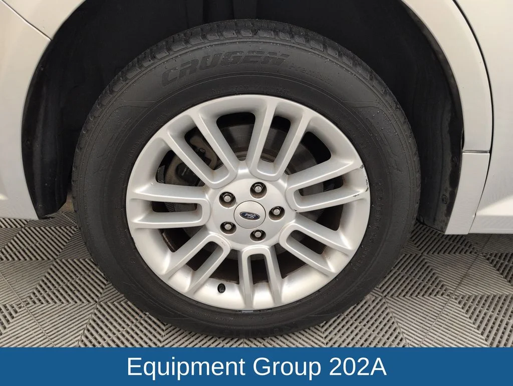 Used 2019 Silver Ford SEL image 18
