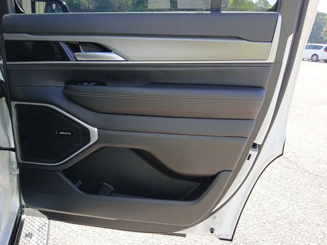 New 2026 Bright White Clear-Coat Exterior Paint Jeep Upland image 32