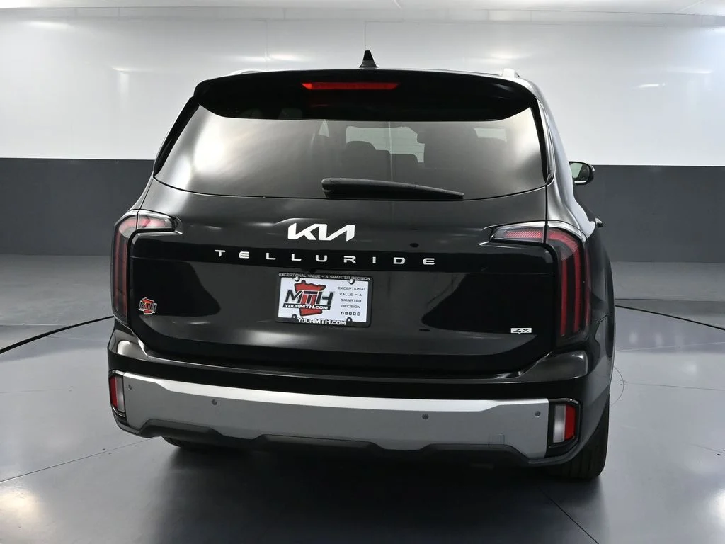 Used 2023 Black Kia EX X-Line image 5