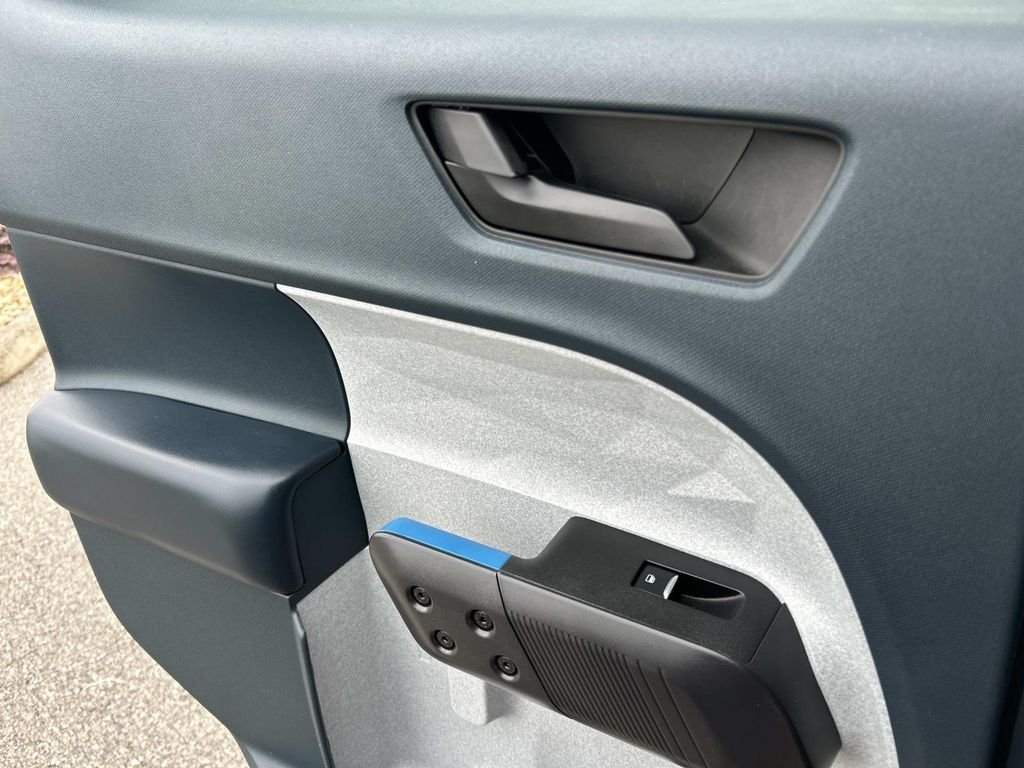 Used 2025 Azure Gray Metallic Ford XLT image 18
