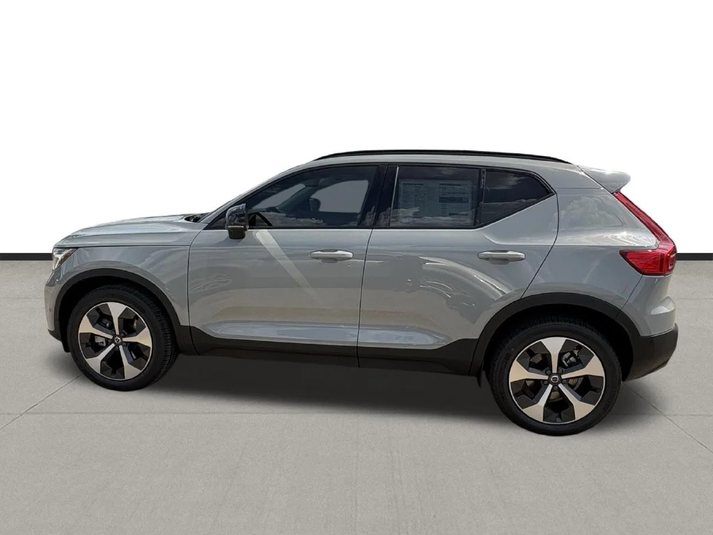2026 Volvo XC40 Plus - Photo 8