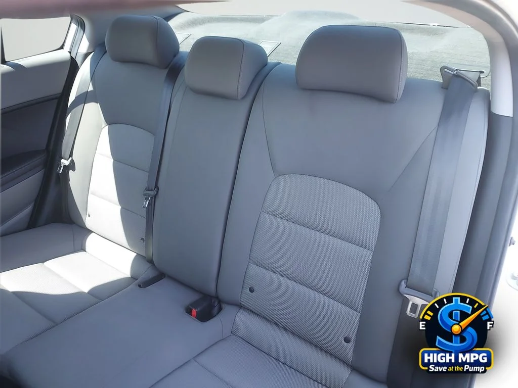 Used 2017 White Kia LX image 32