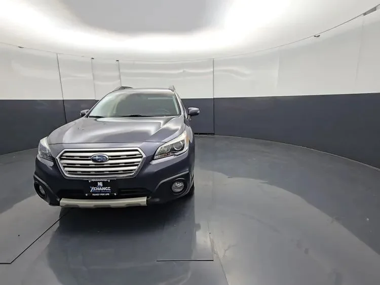 Used 2015  Subaru 3.6R Limited Wagon 4D image 4