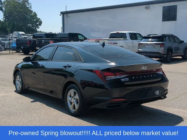 Used 2023 Black Hyundai SE image 11