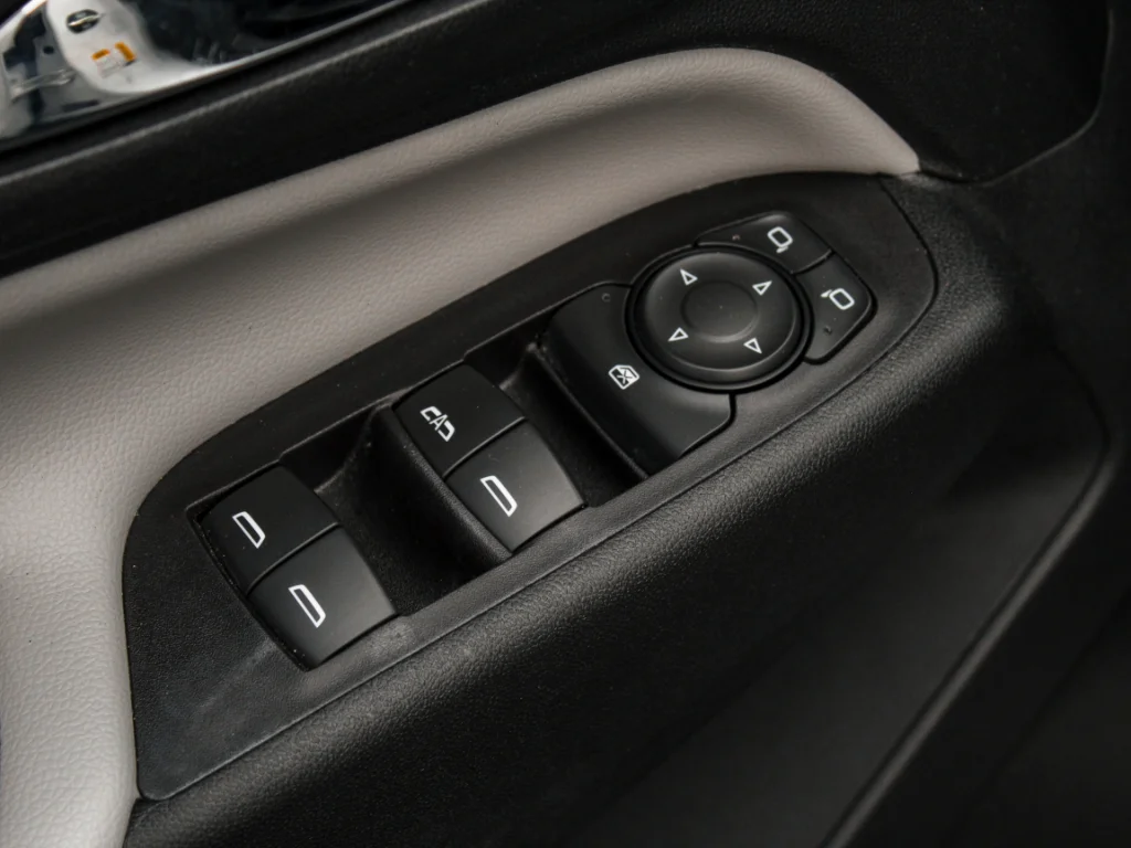 Used 2018 Iridescent Pearl Tricoat Chevrolet LT image 9