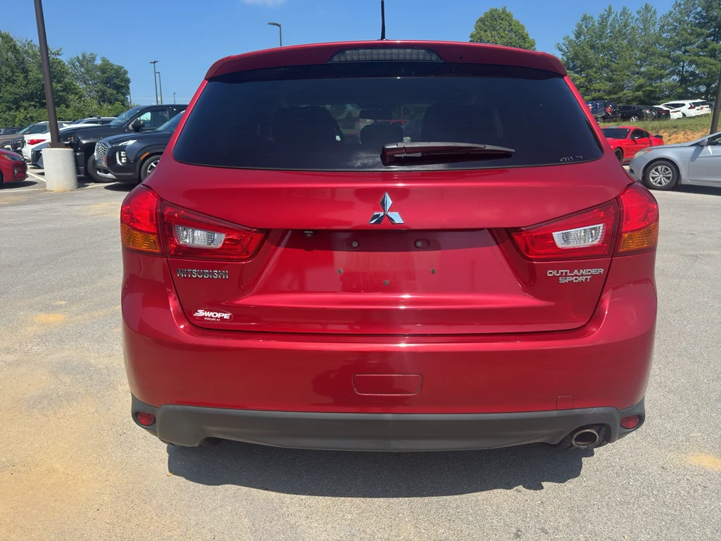 Used 2015  Mitsubishi SE image 4