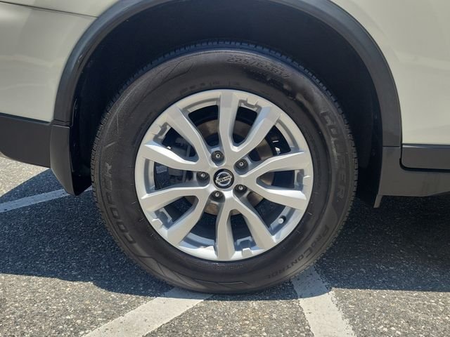 Used 2018 White Nissan SV image 5