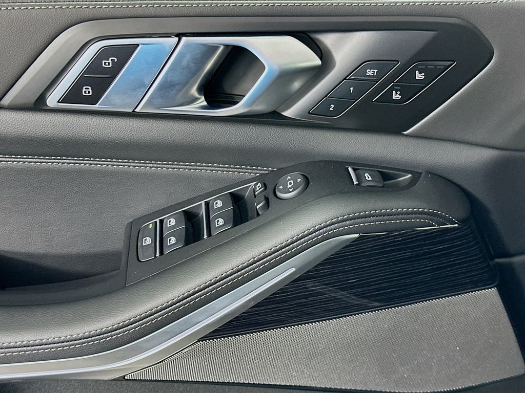 New 2026 Carbon Black Metallic BMW xDrive50e image 20